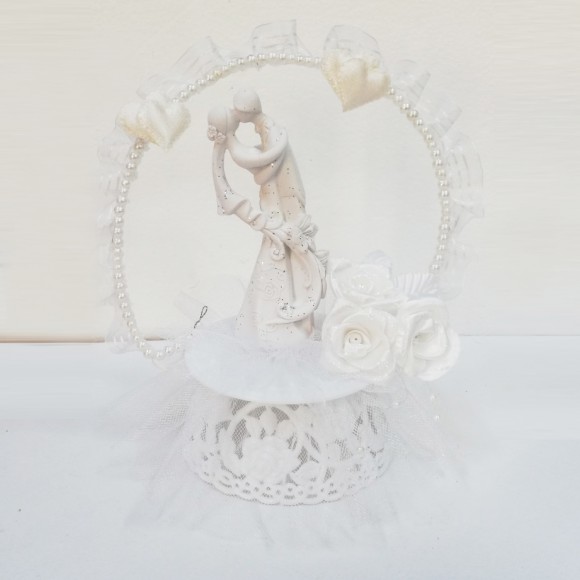 Сватбена фигурка - Бяла с брокат на подиум